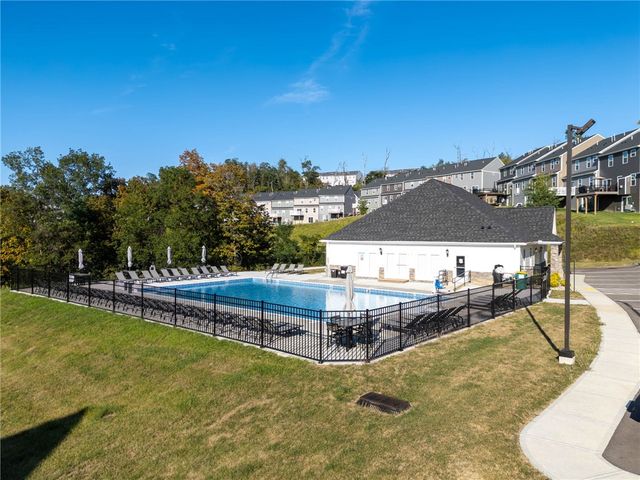 452 Greenwood Dr, North Strabane, PA 15317