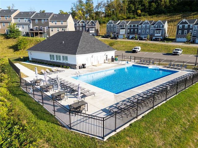 452 Greenwood Dr, North Strabane, PA 15317