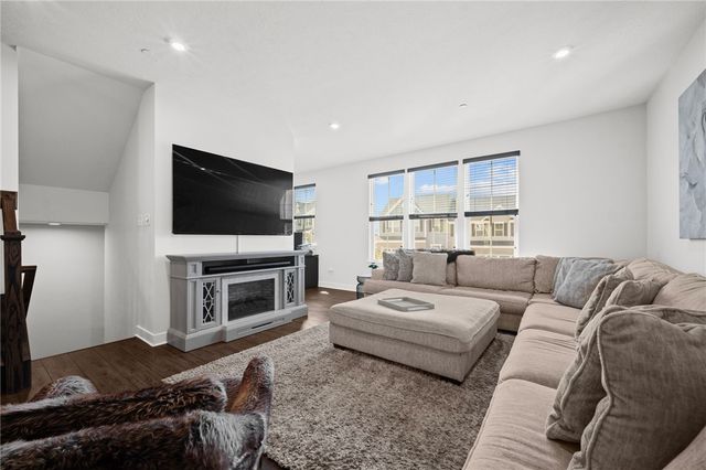 452 Greenwood Dr, North Strabane, PA 15317