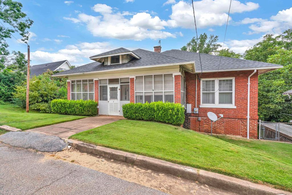 2 Robinsview Lane, Spartanburg, SC 29301