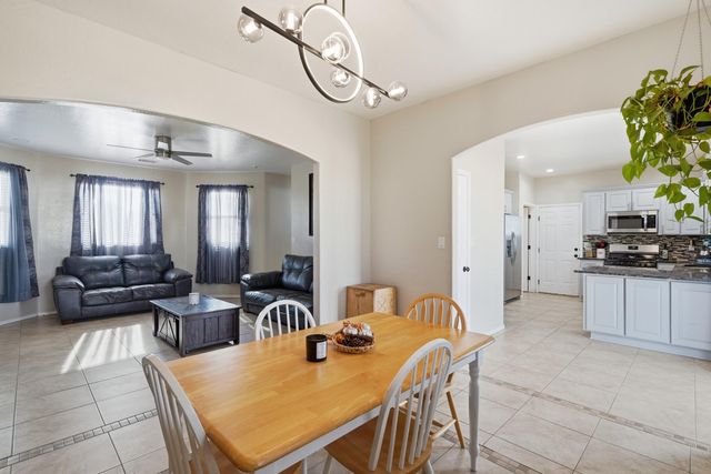 705 6th Street NE, Rio Rancho, NM 87124