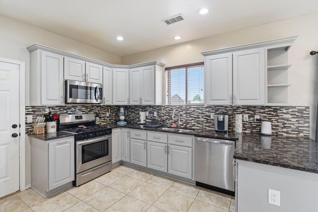 705 6th Street NE, Rio Rancho, NM 87124