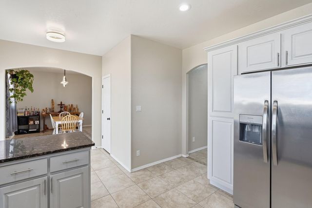 705 6th Street NE, Rio Rancho, NM 87124