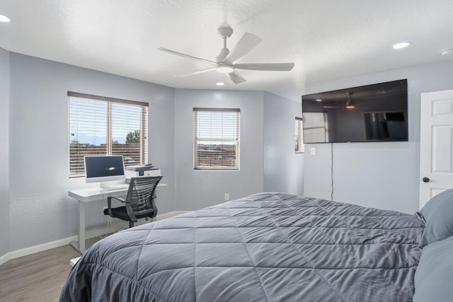 705 6th Street NE, Rio Rancho, NM 87124