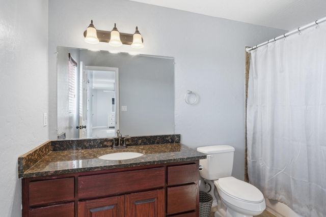 705 6th Street NE, Rio Rancho, NM 87124