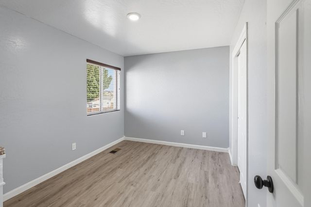 705 6th Street NE, Rio Rancho, NM 87124