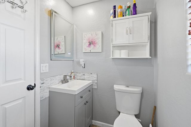 705 6th Street NE, Rio Rancho, NM 87124