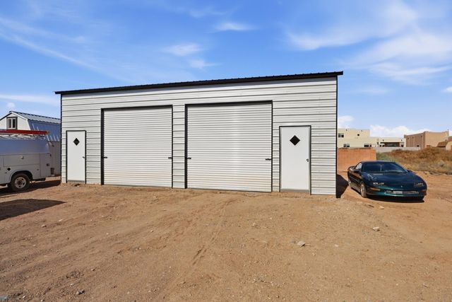 705 6th Street NE, Rio Rancho, NM 87124