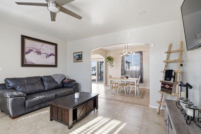 705 6th Street NE, Rio Rancho, NM 87124