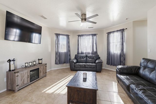 705 6th Street NE, Rio Rancho, NM 87124