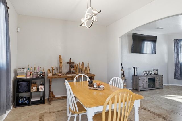 705 6th Street NE, Rio Rancho, NM 87124