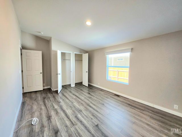 258 Mary Kay Ln, Bakersfield, CA 93308