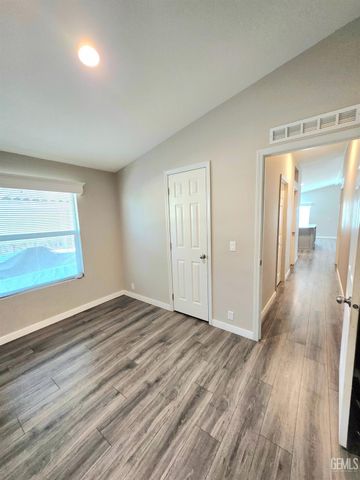 258 Mary Kay Ln, Bakersfield, CA 93308