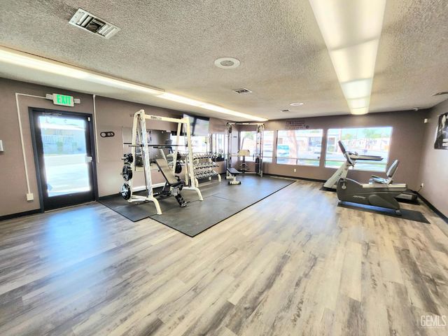 258 Mary Kay Ln, Bakersfield, CA 93308