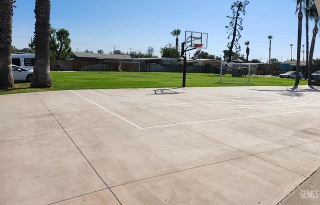 258 Mary Kay Ln, Bakersfield, CA 93308