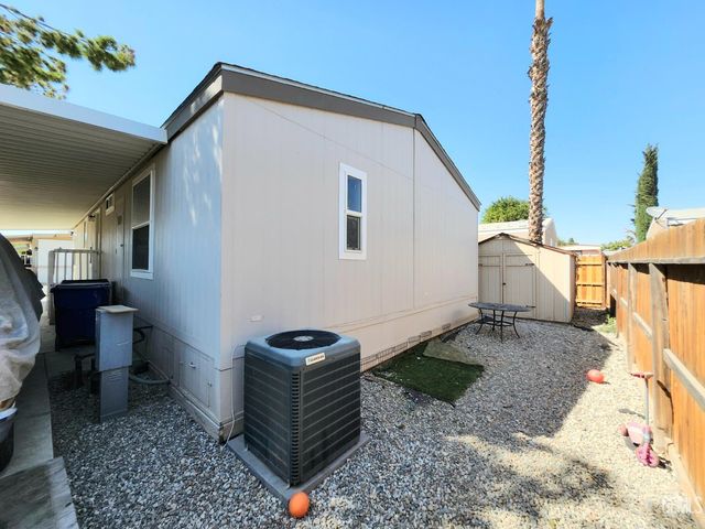 258 Mary Kay Ln, Bakersfield, CA 93308