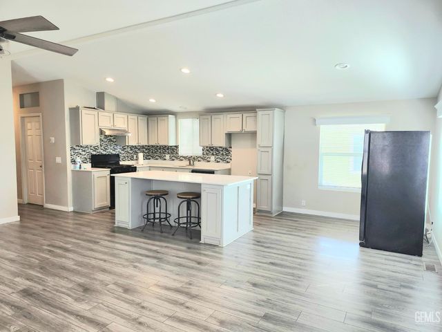 258 Mary Kay Ln, Bakersfield, CA 93308