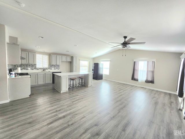 258 Mary Kay Ln, Bakersfield, CA 93308