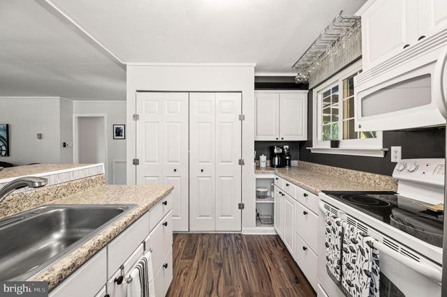 1105 VERMONT LN, Downingtown, PA 19335