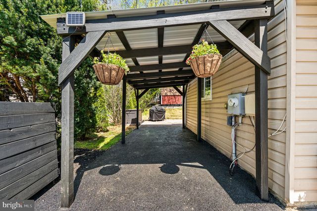 1105 VERMONT LN, Downingtown, PA 19335