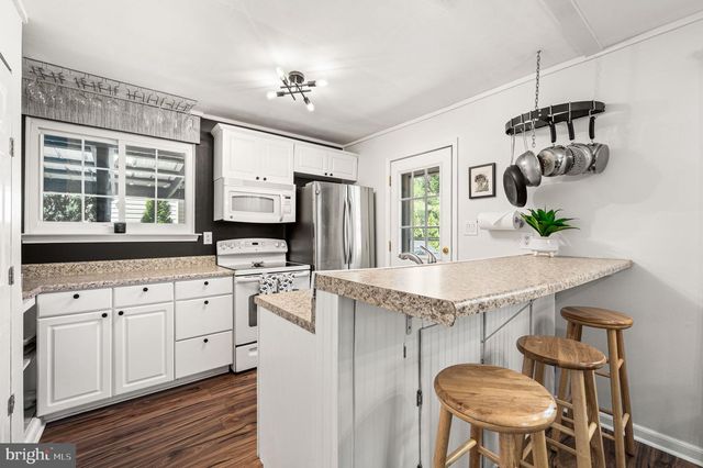 1105 VERMONT LN, Downingtown, PA 19335