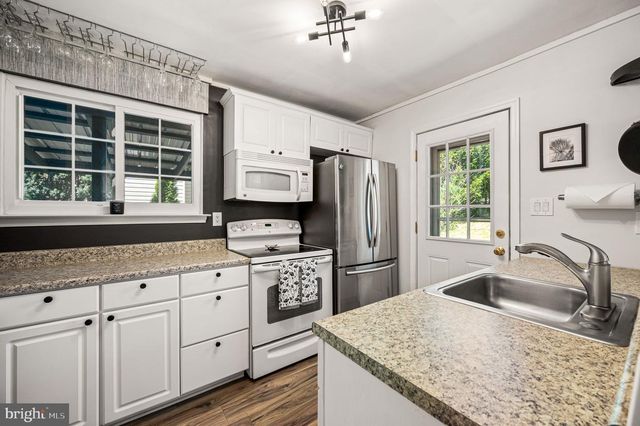 1105 VERMONT LN, Downingtown, PA 19335
