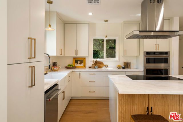 3141 E La Suvida Drive, Los Angeles, CA 90068