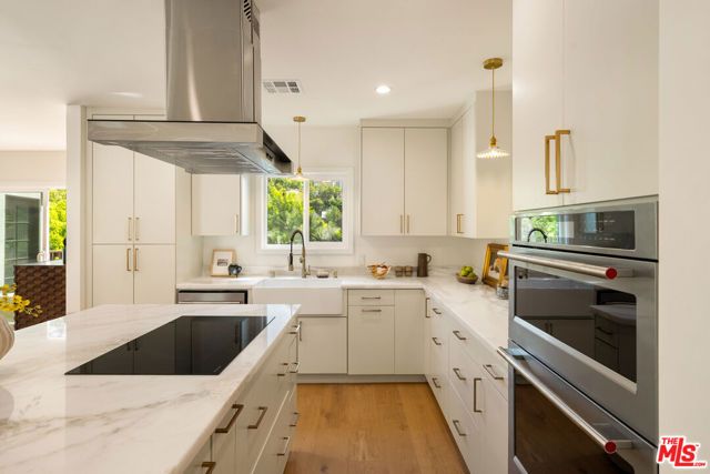 3141 E La Suvida Drive, Los Angeles, CA 90068