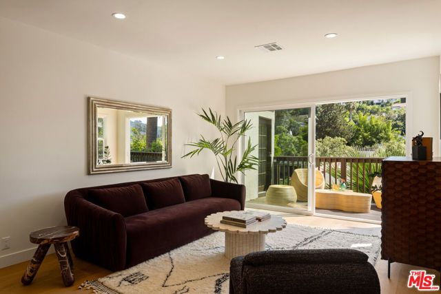 3141 E La Suvida Drive, Los Angeles, CA 90068