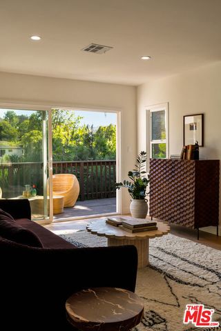 3141 E La Suvida Drive, Los Angeles, CA 90068