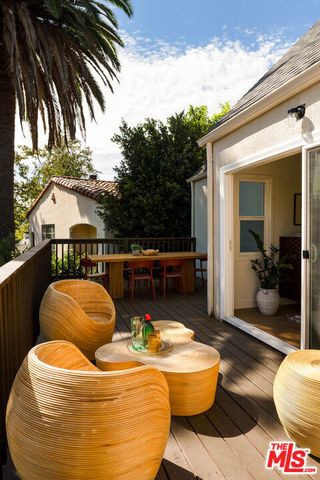 3141 E La Suvida Drive, Los Angeles, CA 90068