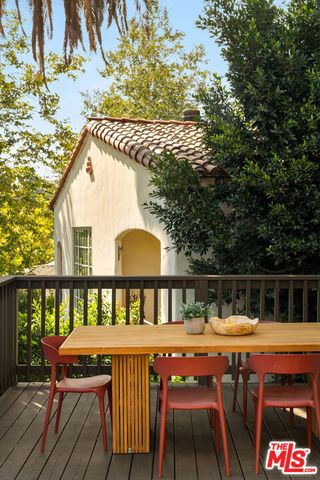 3141 E La Suvida Drive, Los Angeles, CA 90068