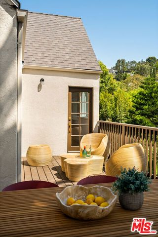3141 E La Suvida Drive, Los Angeles, CA 90068