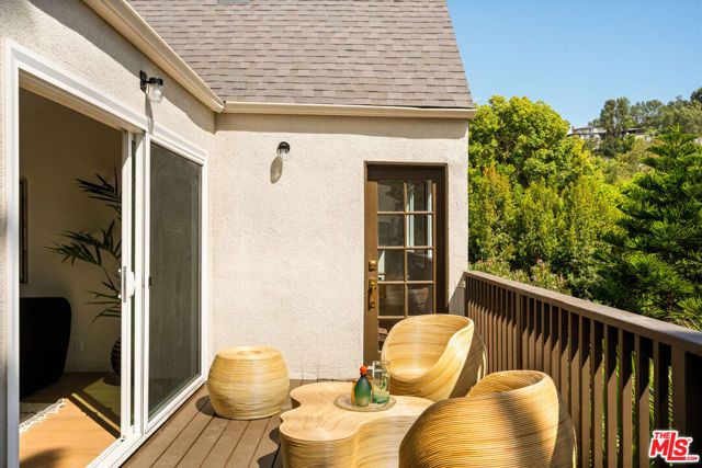 3141 E La Suvida Drive, Los Angeles, CA 90068