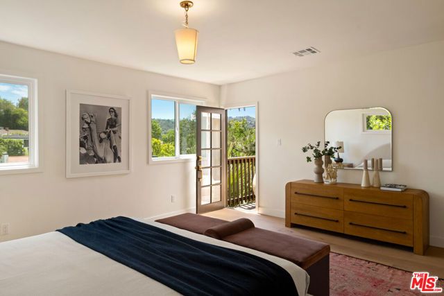 3141 E La Suvida Drive, Los Angeles, CA 90068