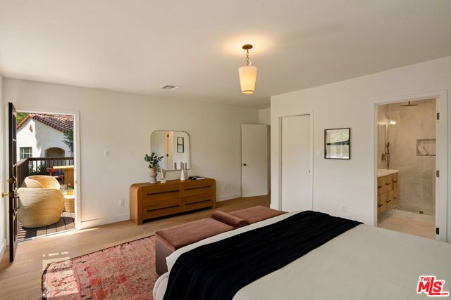 3141 E La Suvida Drive, Los Angeles, CA 90068