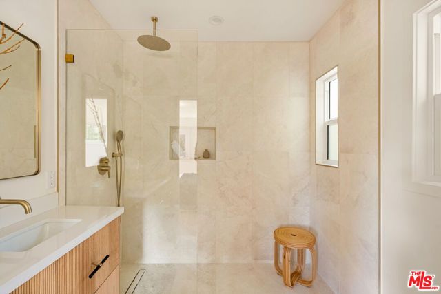 3141 E La Suvida Drive, Los Angeles, CA 90068