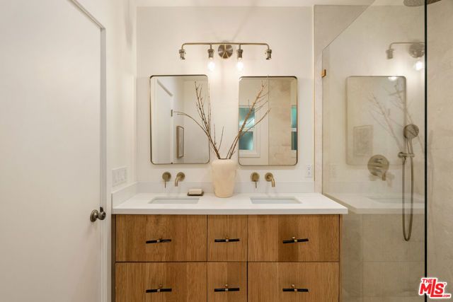 3141 E La Suvida Drive, Los Angeles, CA 90068