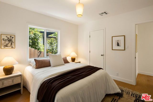 3141 E La Suvida Drive, Los Angeles, CA 90068