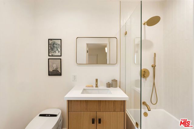 3141 E La Suvida Drive, Los Angeles, CA 90068