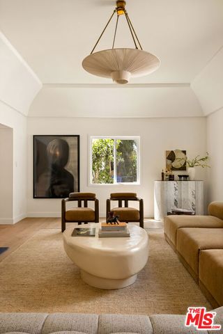 3141 E La Suvida Drive, Los Angeles, CA 90068
