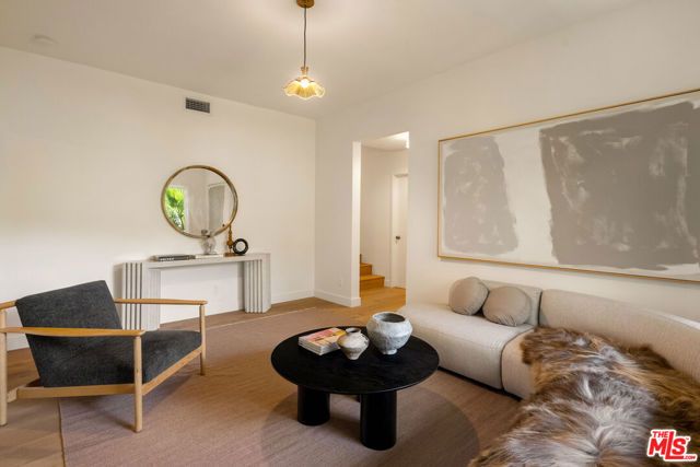 3141 E La Suvida Drive, Los Angeles, CA 90068