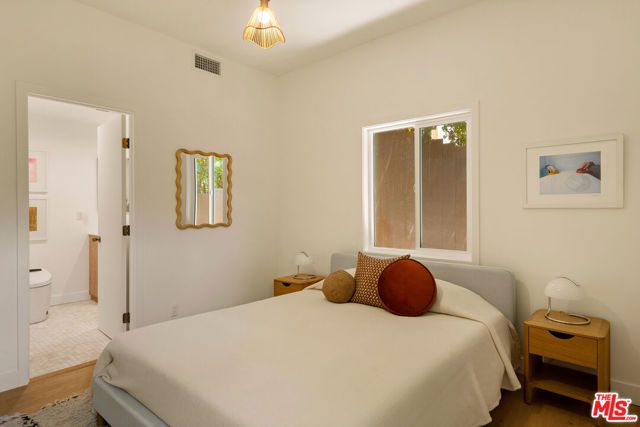 3141 E La Suvida Drive, Los Angeles, CA 90068
