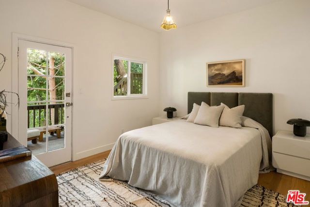 3141 E La Suvida Drive, Los Angeles, CA 90068