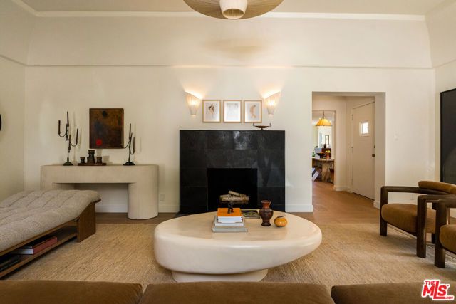 3141 E La Suvida Drive, Los Angeles, CA 90068