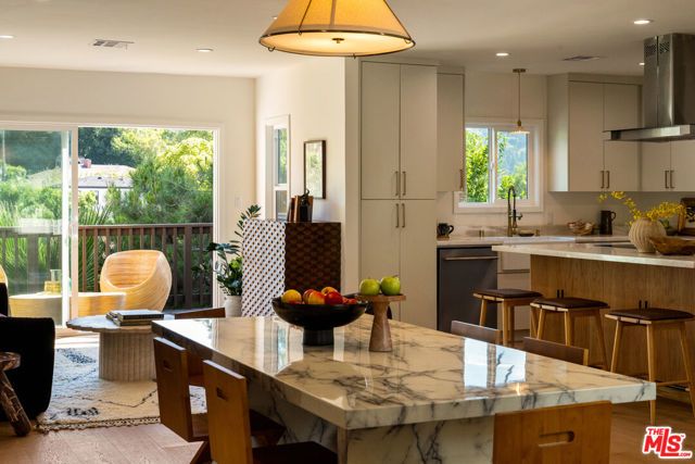 3141 E La Suvida Drive, Los Angeles, CA 90068