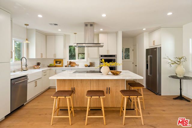 3141 E La Suvida Drive, Los Angeles, CA 90068