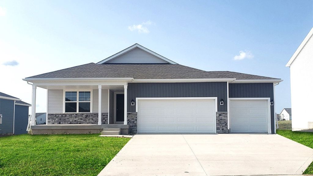 3066 Sweetwater Drive, Des Moines, IA 50320