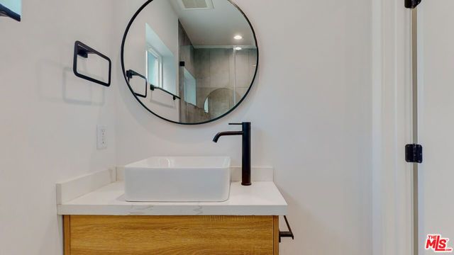 16012 Cantlay Street A, Van Nuys (los Angeles), CA 91406