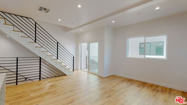 16012 Cantlay Street A, Van Nuys (los Angeles), CA 91406